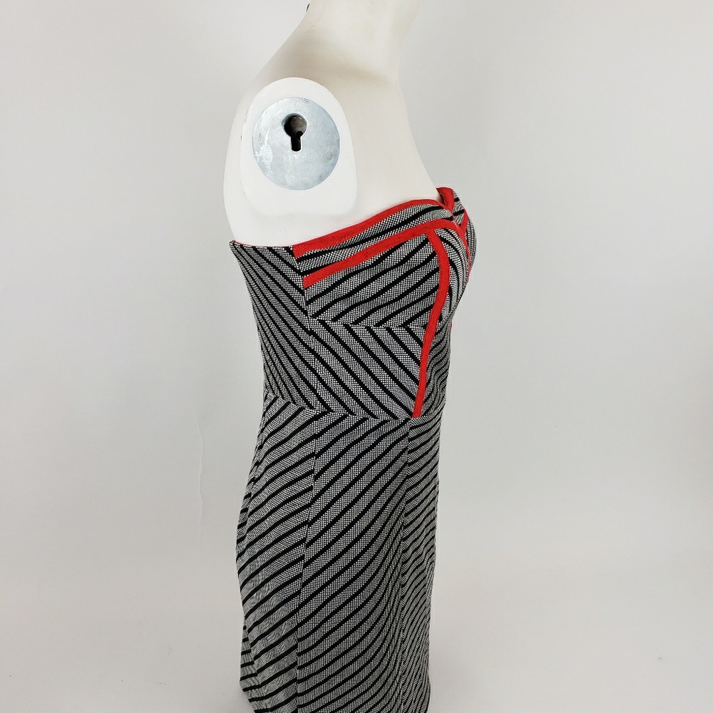 Fitted Strapless - image 4